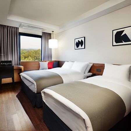 Hotel Ramada By Wyndham Gunsan Esterno foto