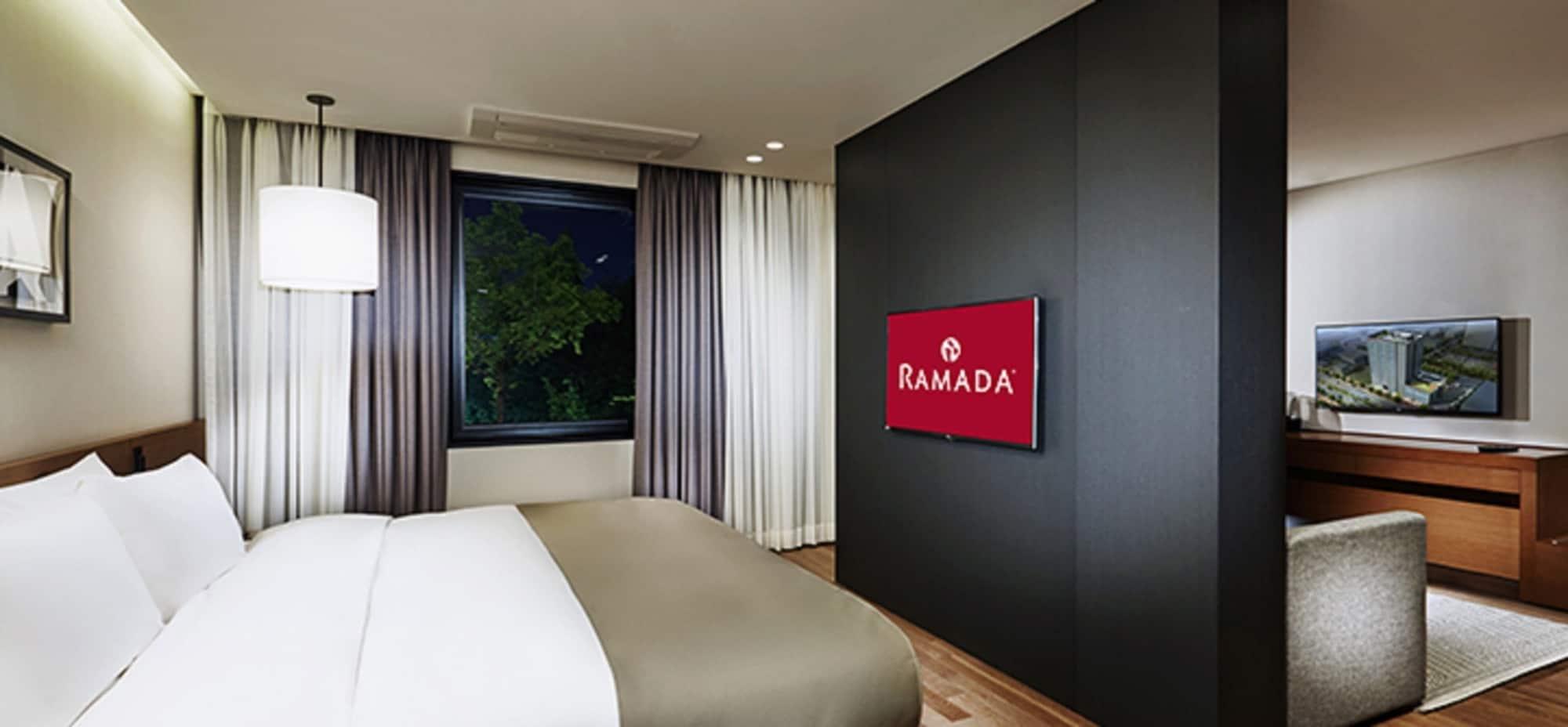 Hotel Ramada By Wyndham Gunsan Esterno foto