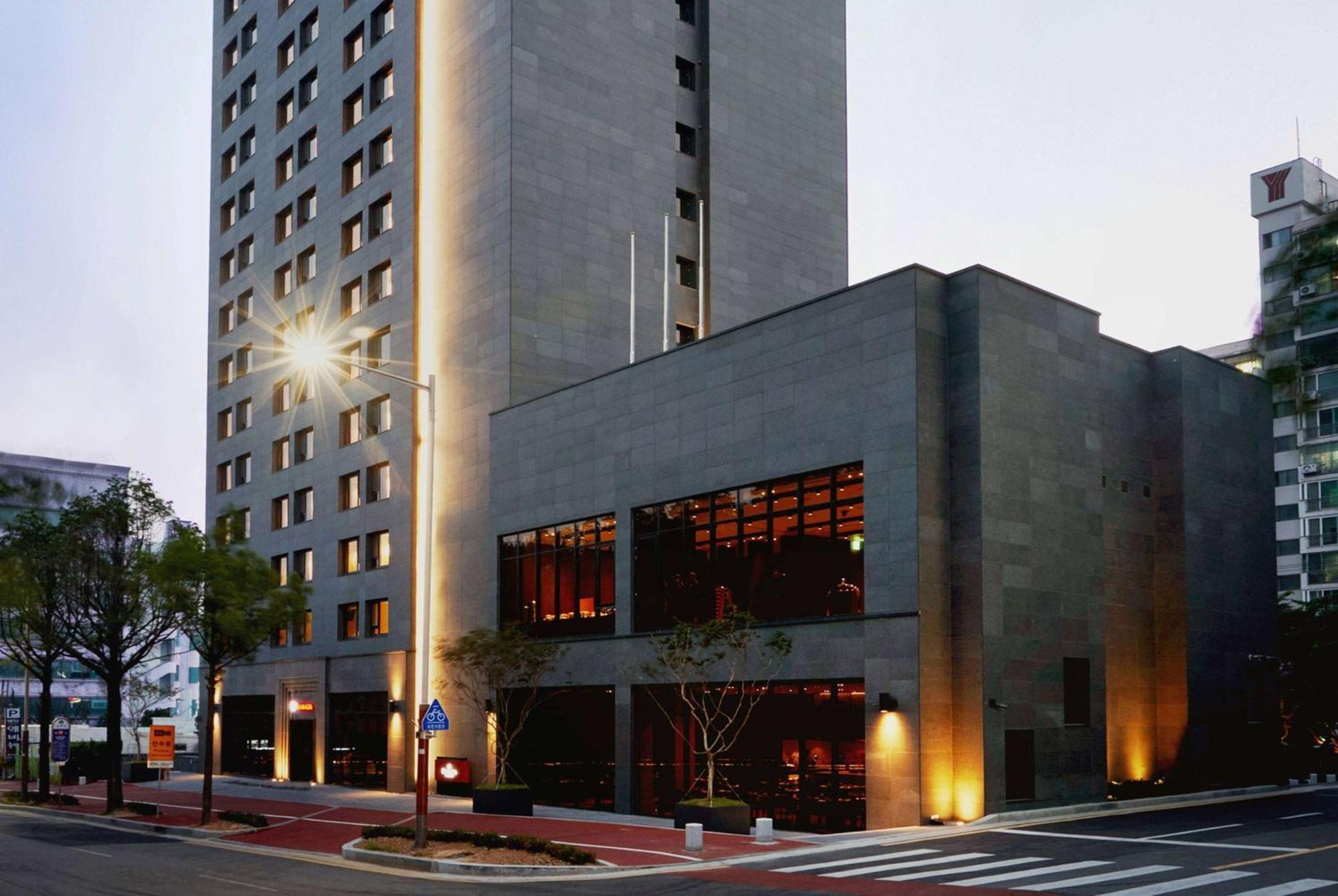 Hotel Ramada By Wyndham Gunsan Esterno foto