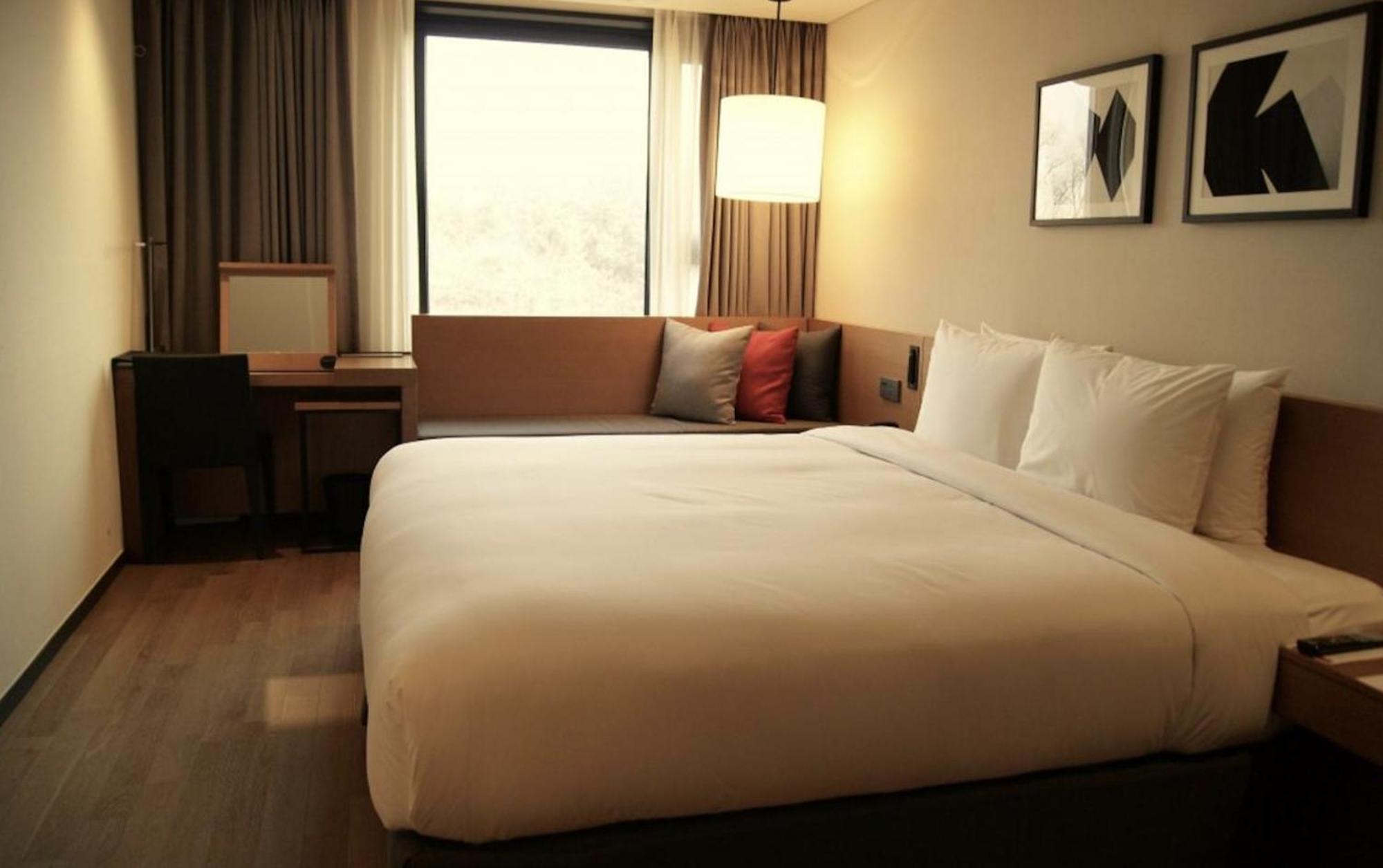 Hotel Ramada By Wyndham Gunsan Esterno foto