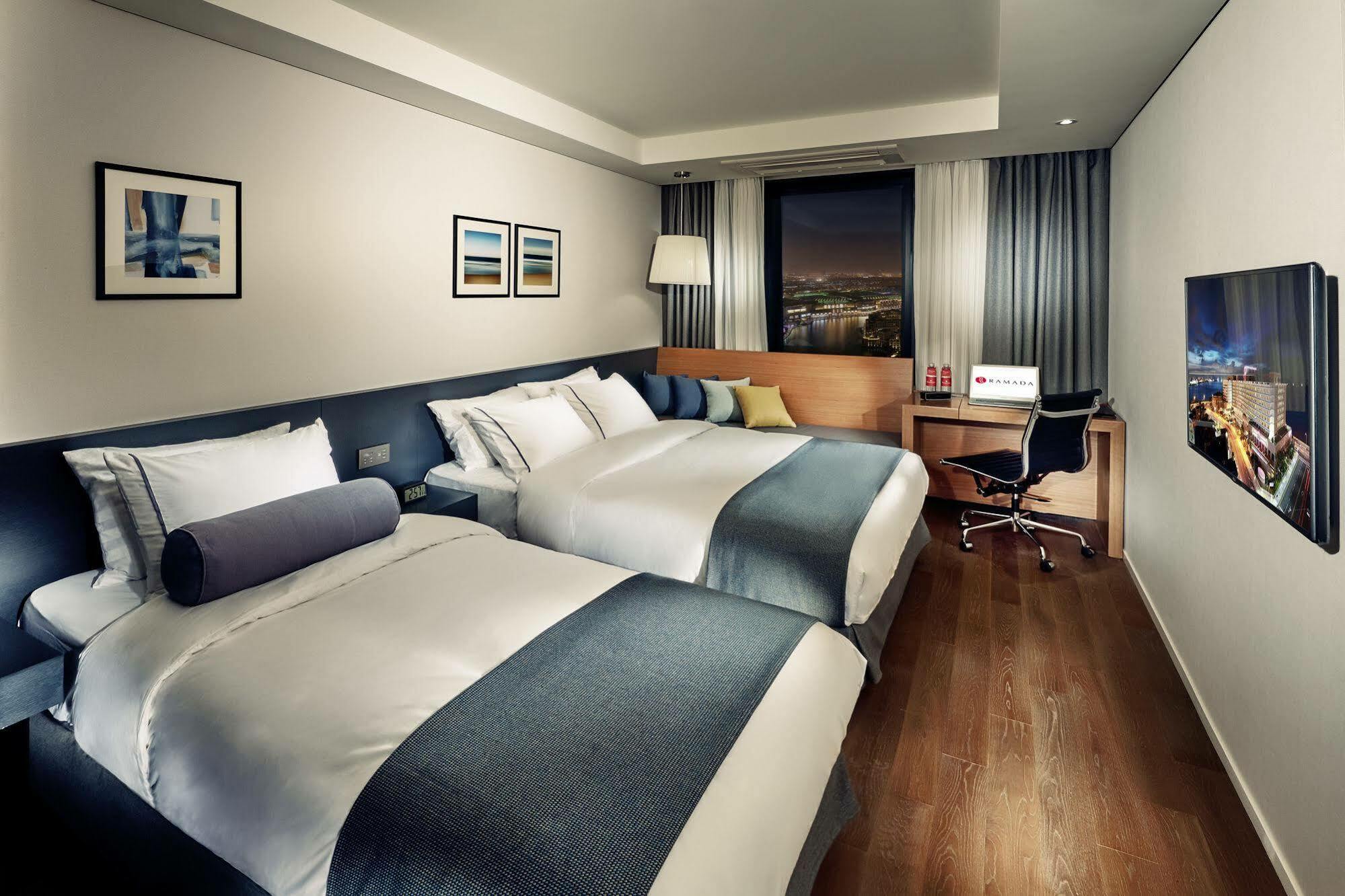 Hotel Ramada By Wyndham Gunsan Esterno foto